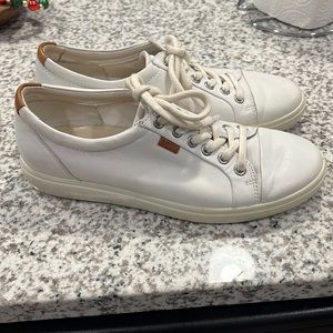 Ecco White leather sneaker